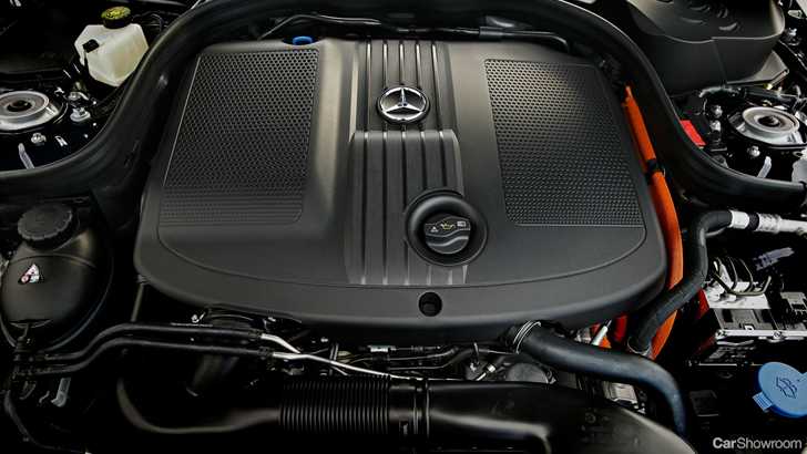 2013 MERCEDES-BENZ E300 4D SEDAN BLUETEC HYBRID