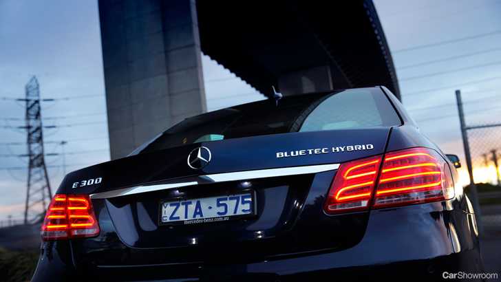 2013 MERCEDES-BENZ E300 4D SEDAN BLUETEC HYBRID