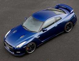 2011 NISSAN GT-R