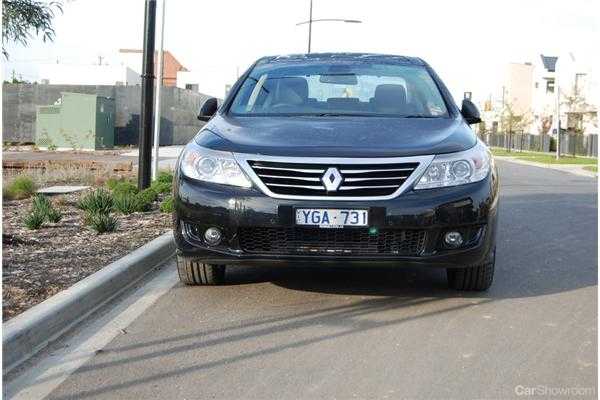 2011 RENAULT LATTITUDE 4D SEDAN 2.5 V6 LUXE