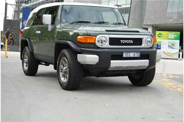 2011 TOYOTA FJ CRUISER 4D WAGON