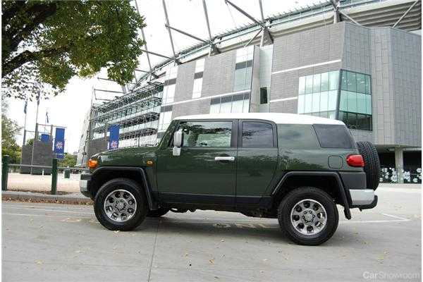 2011 TOYOTA FJ CRUISER 4D WAGON