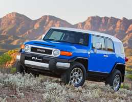 2011 TOYOTA FJ CRUISER 4D WAGON