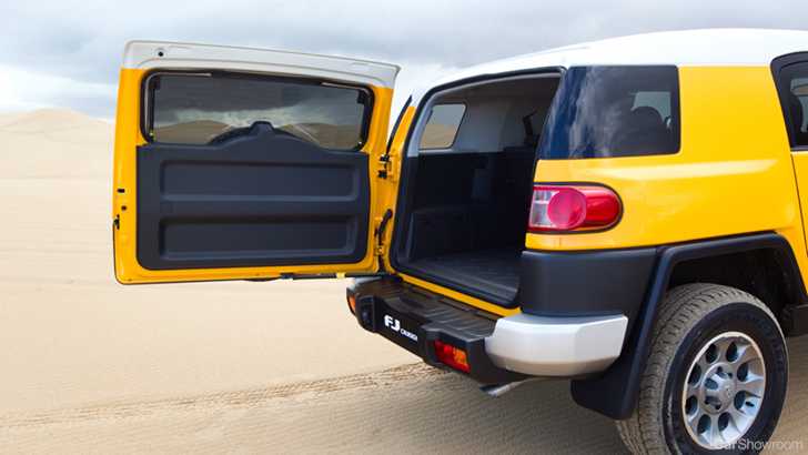 2011 TOYOTA FJ CRUISER 4D WAGON