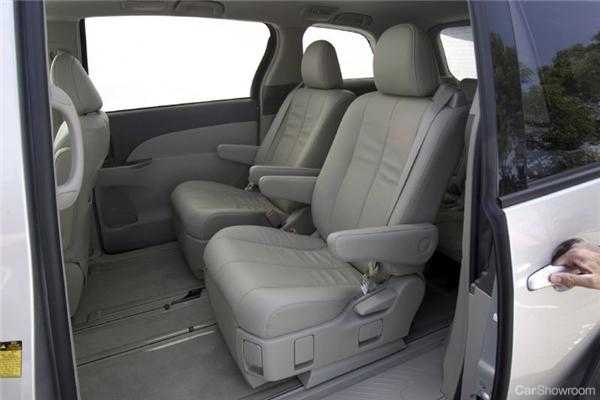 2010 TOYOTA TARAGO 4D WAGON ULTIMA V6