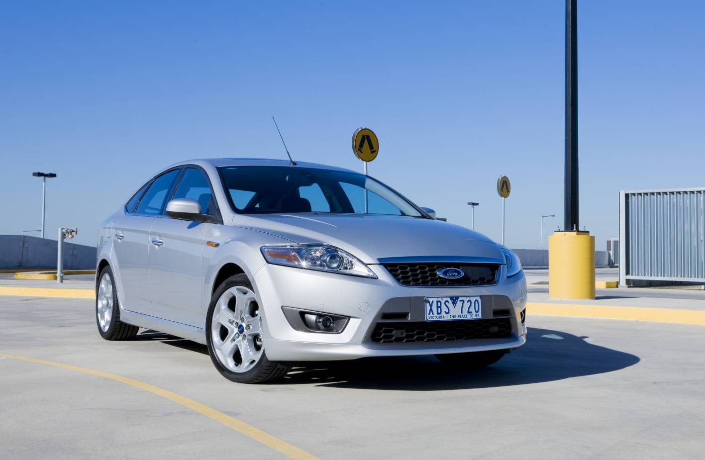 Review - Ford Mondeo Hatch Car Review and Road Test