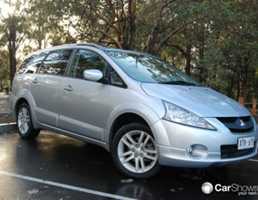 2009 MITSUBISHI GRANDIS