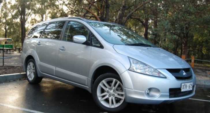 2009 MITSUBISHI GRANDIS
