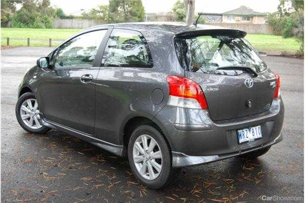 2010 TOYOTA TARAGO