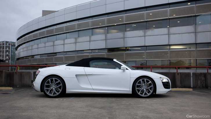 2010 AUDI R8 2D COUPE