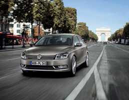 2010 VOLKSWAGEN PASSAT