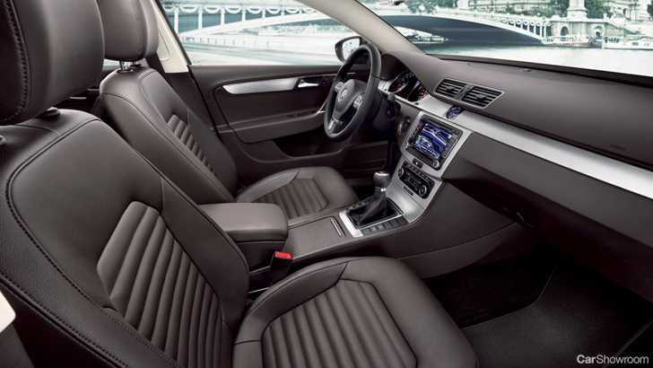 2010 VOLKSWAGEN PASSAT