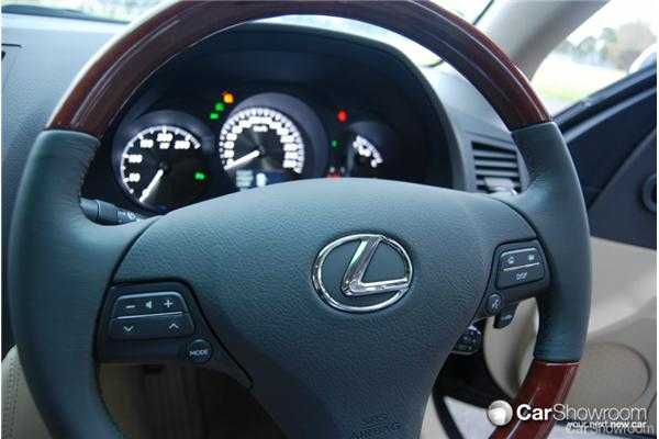 2010 LEXUS