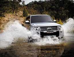 2010 MITSUBISHI PAJERO