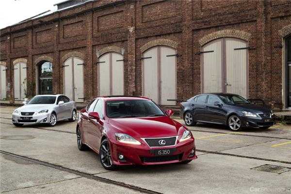 2011 LEXUS