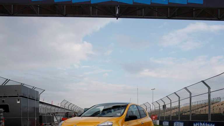 2011 RENAULT CLIO