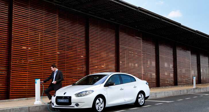 2011 RENAULT FLUENCE 4D SEDAN