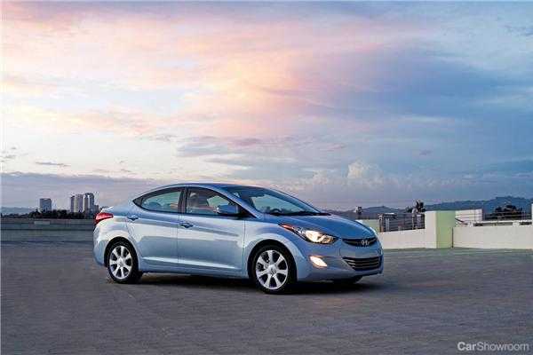2011 HYUNDAI ELANTRA 4D SEDAN