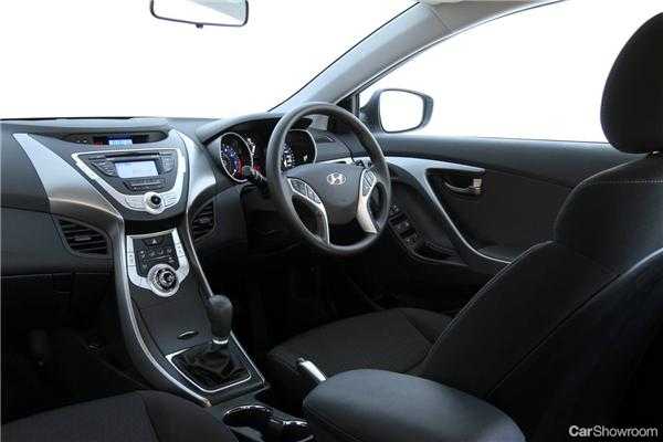 2011 HYUNDAI ELANTRA 4D SEDAN