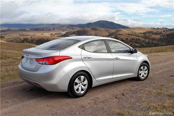 2011 HYUNDAI ELANTRA 4D SEDAN
