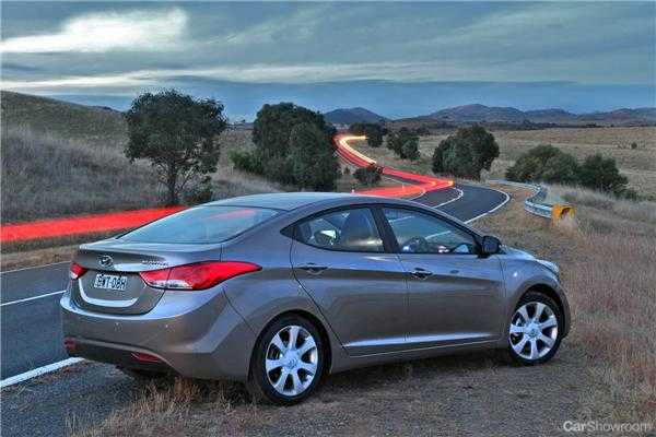 2011 HYUNDAI ELANTRA 4D SEDAN