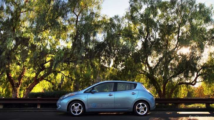 2011 NISSAN