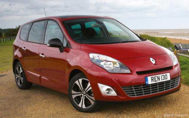 2011 RENAULT