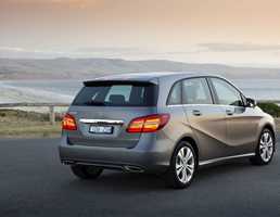 2015 MERCEDES-BENZ B200