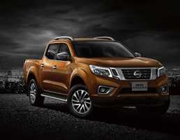2015 NISSAN NAVARA
