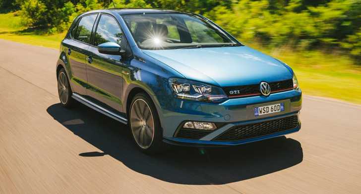 2015 VOLKSWAGEN POLO