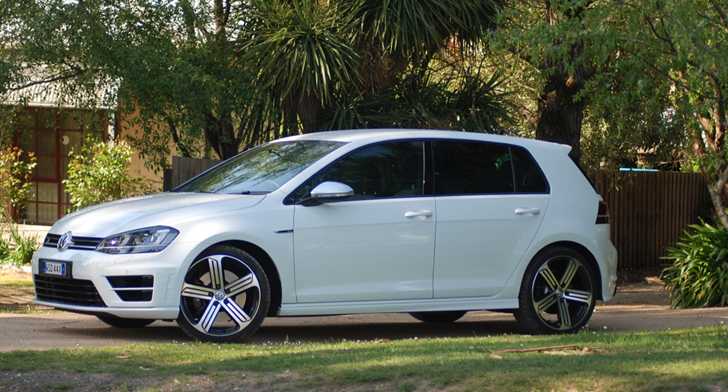 2015 VOLKSWAGEN GOLF 5D HATCHBACK R