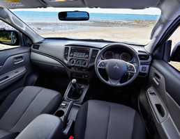 2015 MITSUBISHI TRITON