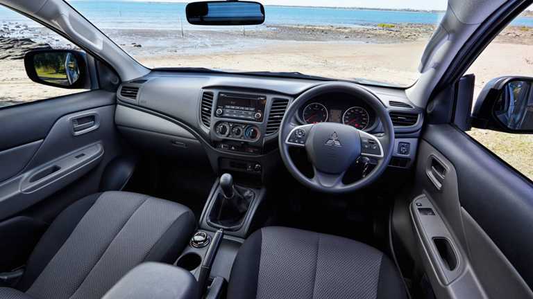 2015 MITSUBISHI TRITON