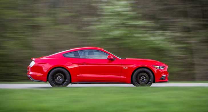FORD MUSTANG