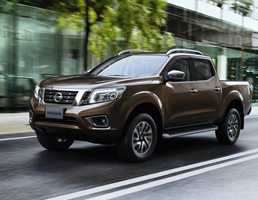 2015 NISSAN NAVARA