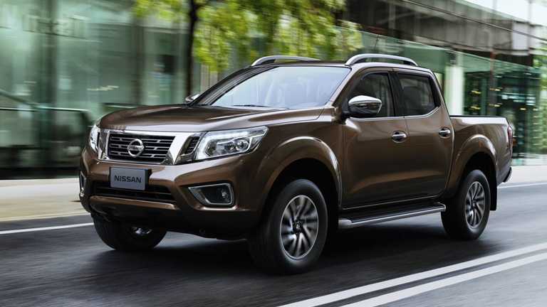 2015 NISSAN NAVARA