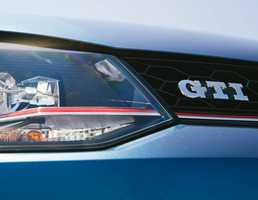 2015 VOLKSWAGEN POLO