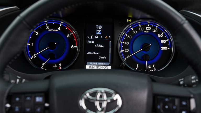 2015 TOYOTA HILUX