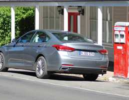 2015 HYUNDAI GENESIS 4D SEDAN