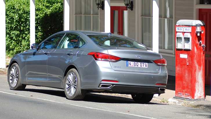 2015 HYUNDAI GENESIS 4D SEDAN
