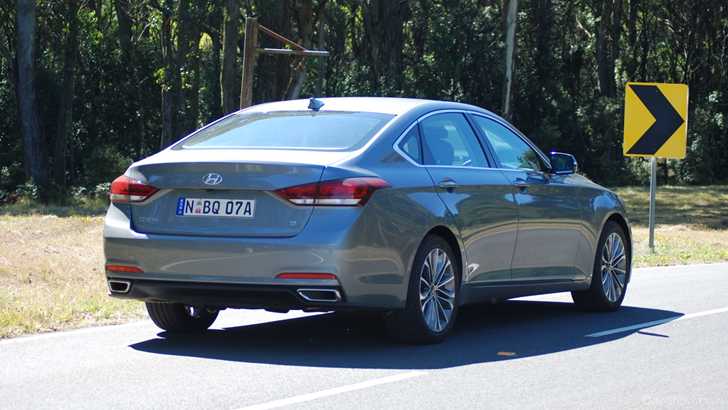 2015 HYUNDAI GENESIS 4D SEDAN