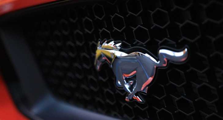 FORD MUSTANG