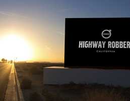 Volvo’s ‘Highway Robbery’ Uses Gas-Powered Cars To Charge XC90