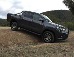 2016 Toyota Hilux SR5 - Full Review