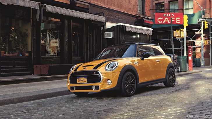 MINI Hatch, 5-Door Gets More Standard Kit