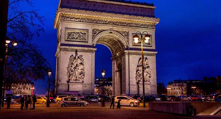 New Paris Law Restricts Older Cars From City Centre