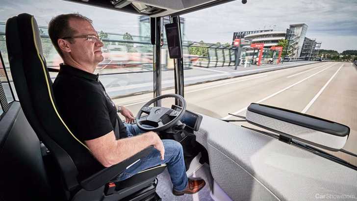 Mercedes-Benz Shows Off Self-Driving Future Bus