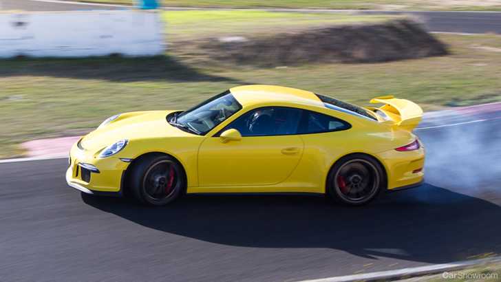 Porsche 911 GT3 Up For 2017 Facelift, Manual To Return