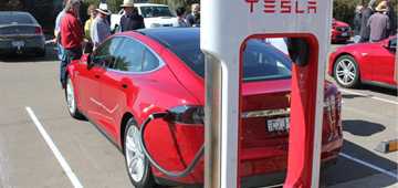 End of Free Charging: Tesla to Charge for Superchargers in 2017