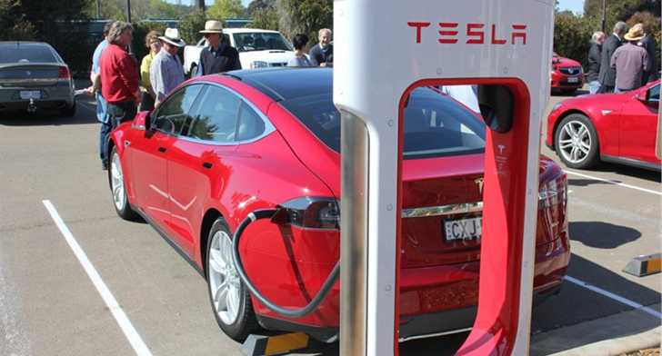 End of Free Charging: Tesla to Charge for Superchargers in 2017